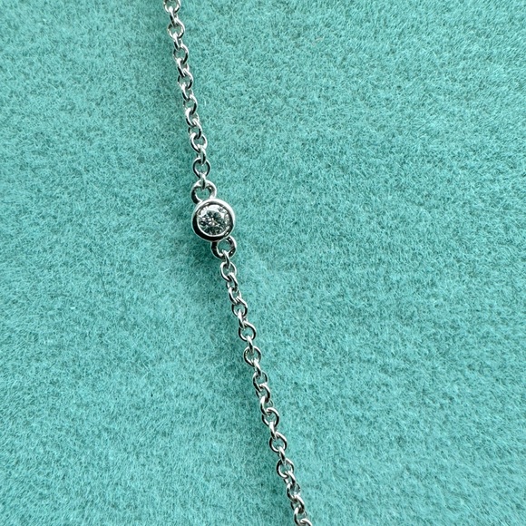 Stunning 14k White Gold Pear-Shaped Emerald and Diamond Halo Necklace - Picture 6 of 6